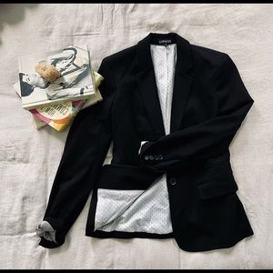 Black Express blazer. Brand new only used twice. 
#blazer #nyc #fashion #black